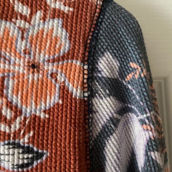 Sundance thermal size medium in red and blue beautiful print - Picture 3 of 4